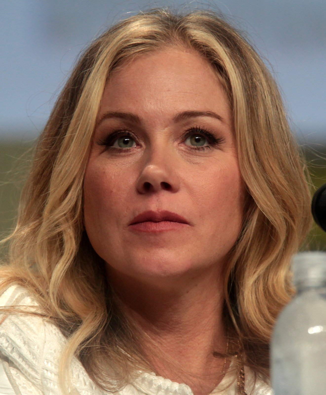 Christina Applegate Says Her Mobility Is Getting Worse a Week After Revealing MS Misdiagnosis